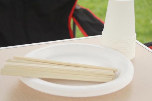 紙皿・割り箸・コップ・おしぼり