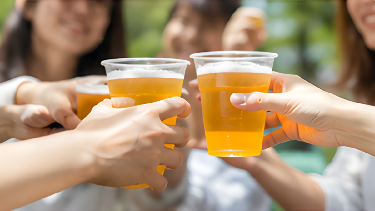団体バーベキュー ビールで乾杯 手ぶらバーベキュー
